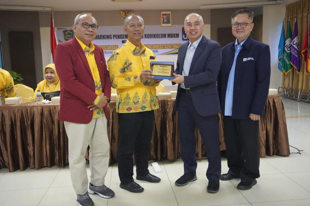 Bukan dengan Universitas di Jawa atau Malaysia, FH UIR Pilih FH UIB sebagai ”Tandem” dalam <i>Benchmarking</i> Pengembangan Kurikulum MBKM