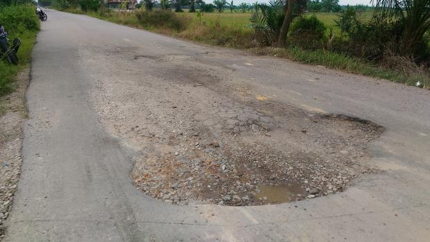 Janji PT TKWL Perbaiki Jalan di Bungaraya Hanya Pepesan Kosong
