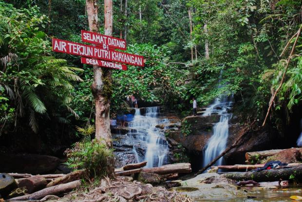 Air Terjun Putri Kayangan di Desa Tanjung Kotokampar Hulu