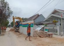 warga-sekitar-jalan-sawai-sukajadi-pekanbaru-kesal-proyek-ipal-tak-kunjung-selesai
