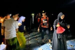 bkapal-pengangkut-90-santri-yang-akan-menuju-selatpanjang-mati-mesin-di-perairan-tanjungsamakb