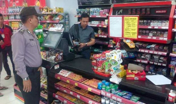 Saat Masyarakat Salat Jumat, Rampok Berpisau Gasak Alfamart di Jalan Arengka