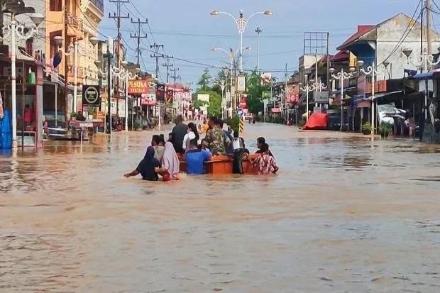 Banjir Landa Sejumlah Kawasan di Rokan Hulu, Jalan Lintas Riau-Sumut Terputus