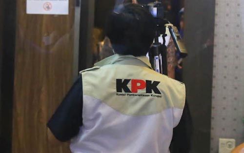 Hakim MK Patrialis Akbar Ditangkap KPK di Hotel Kawasan Esek-esek bersama Perempuan?