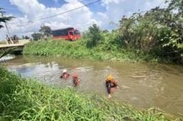 <b>Seorang Anak Usia Sembilan Tahun di Riau Hanyut dan Hilang Saat Mandi di Parit Perumahan</b>
