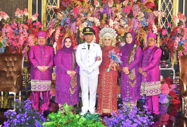 Artis Ibu Kota Nassar Hibur Tamu di Acara Resepsi Pernikahan Anak Bupati Bengkalis Kasmarni