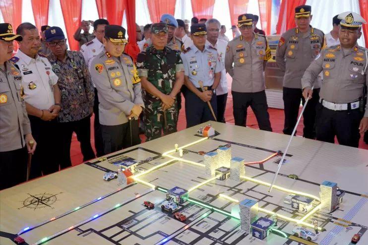 <b>Kapolda Riau Didampingi Danrem 031 Wirabima dan Danlanud Roesmin Nurjadin Tinjau Pospam Mudik Lebaran</b>