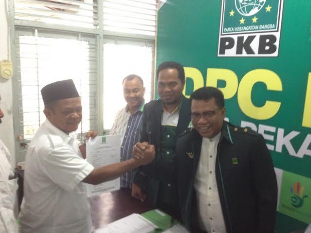 JZ Resmi Kembalikan Formulir Pendaftaran Bakal Calon Wali Kota Pekanbaru di Golkar dan PKB