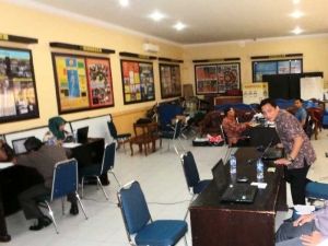 Pejabat Pemprov Riau Keluarkan Jurus ”Bungkam” Usai Digarap KPK dalam Kasus Dugaan Suap Pengesahan RAPBD, Suwarno: Janganlah Difoto-foto…