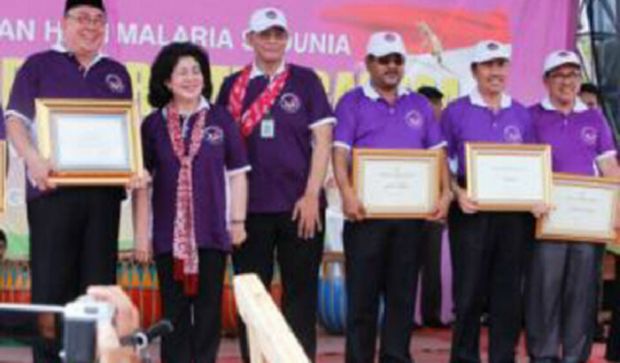 Bupati Siak Terima Penghargaan Sertifikat Eliminasi Malaria dari Menteri Kesehatan