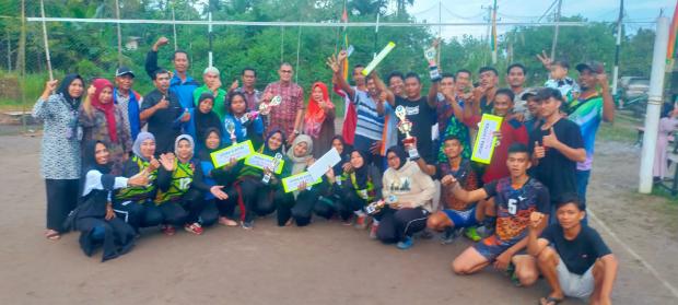 Turnamen Voli Antar-RT di Desa Pangkalanbatang Barat Bengkalis Usai, Bakal Atlet pun Dituai