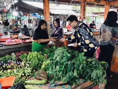bjemput-bola-ke-pasar-ao-brk-syariah-gencarkan-edukasi-gadai-emas-untuk-pedagang-pasarb