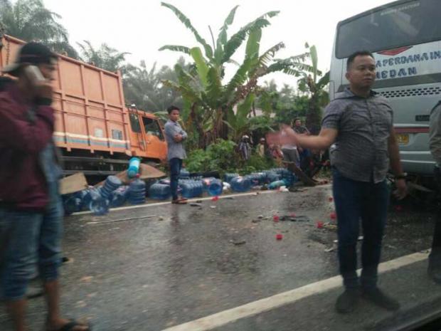 Kronologi Kecelakaan Maut Bus RAPI Vs Truk Fuso di Jalintim Bandarseikijang Pelalawan