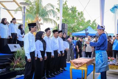 bukir-sejarah-di-tepi-sungai-siak-kecamatan-senapelan-jadi-pelopor-pelantikan-serentak-ketua-rtrw