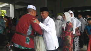 Sambut Kedatangan Jemaah Asal Pelalawan di Batam, Bupati HM Harris Berharap Semua Jadi Haji Mabrur