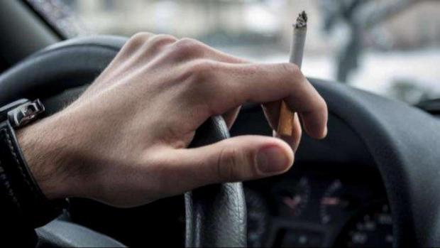 Ini Bahaya dan Dampak Buruk Merokok di Dalam Mobil