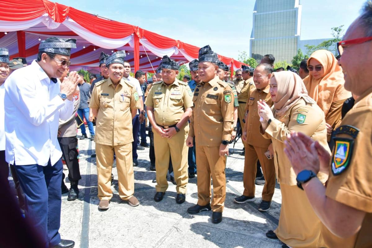 Dukung Semangat Antikorupsi, Bupati Bengkalis Hadiri <i>Roadshow</i> Bus KPK RI Di Pekanbaru