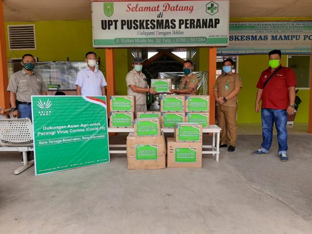 Lindungi Paramedis Desa di Tengah Pandemi Covid-19, Asian Agri Bantu APD ke Puskesmas