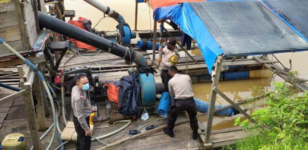 Polsek Kuantan Tengah Tertibkan PETI di Aliran Sungai Batang Kuantan