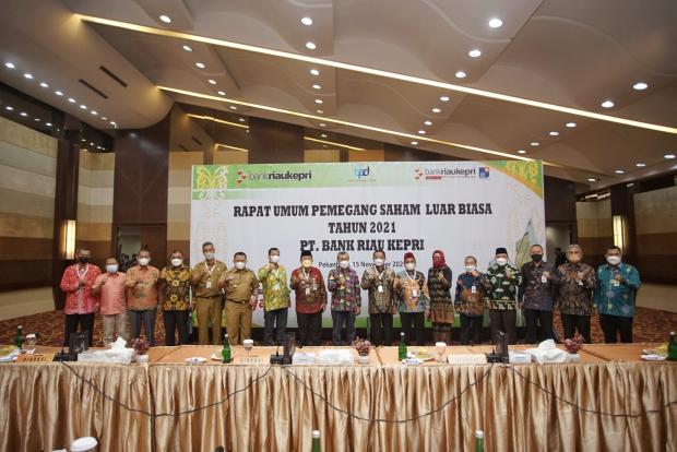 Bupati Kampar Minta Para Pimpinan Baru Bank Riau Berikan Kontribusi Lebih