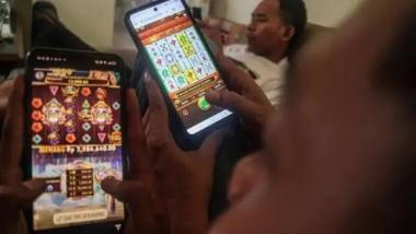 bkartu-kredit-pemda-dipakai-camat-medan-maimun-untuk-judi-ionlinei-negara-dirugikan-rp12-miliarb