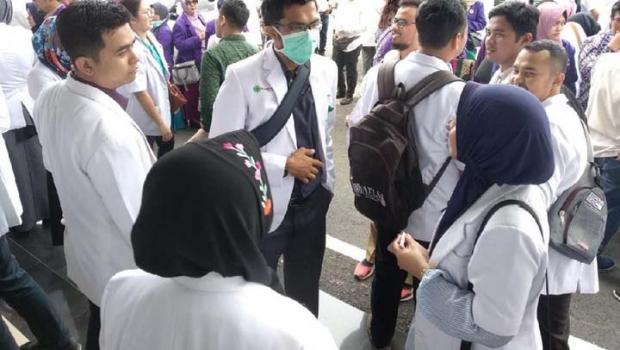 Hakim Putuskan 3 Dokter RSUD Arifin Achmad Riau yang Diduga Terlibat Korupsi Alkes Jadi Tahanan Kota