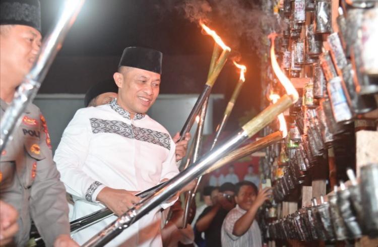 <b>Wakil Bupati Bengkalis Secara Resmi Buka Festival Lampu Colok yang Diikuti 27 Peserta</b>