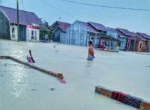 permukiman-warga-jalan-uka-pekanbaru-direndam-banjir-akibat-luapan-air-dari-drainase