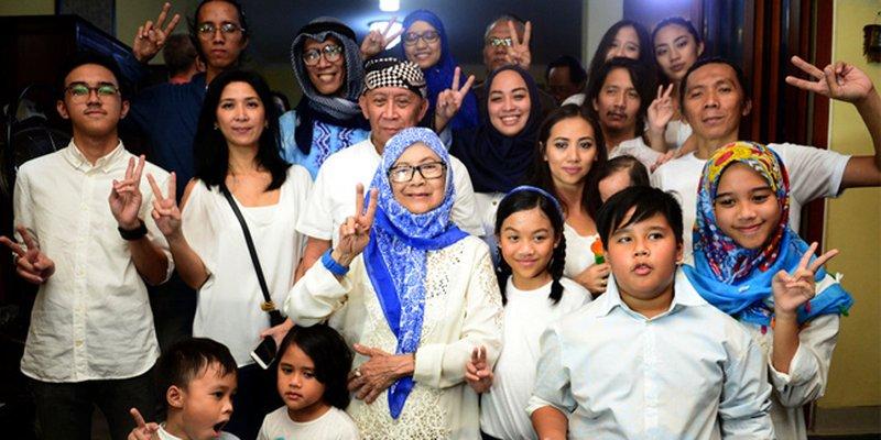 <b>Bunda Iffet, Ibu Bimbim Slank Meninggal di Usia 87 Tahun</b>