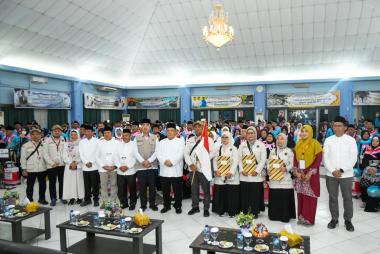 bplt-dirut-brk-syariah-dampingi-plt-gubernur-riau-lepas-jch-riau-di-batamb