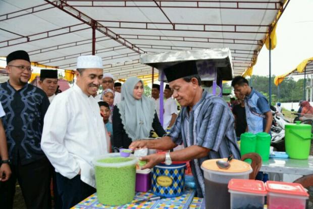 Ketika Syamsuar Membeli ”Cendol” untuk Menu Berbuka Puasa di Pasar Ramadan Kota Siak Sri Indrapura