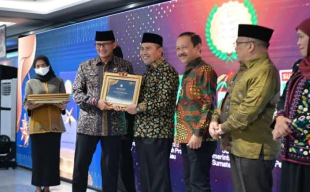 Pemprov Riau Borong Penghargaan Anugerah Adinata Syariah 2023