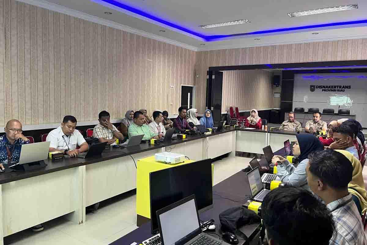 <b>Tekan Angka Pengangguran, Disnakertrans Riau Gandeng 24 Perusahaan Buka Akses Lowongan Kerja Digital</b>