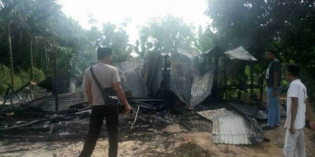 Diduga karena Listrik, Rumah Milik Taufik Ismail Hangus Terbakar