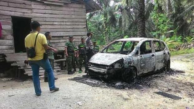 Bentrok akibat Sengketa Lahan Pecah di Tapung Hilir Kampar, Satu Unit Mobil Mewah Dibakar