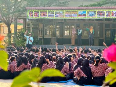 busia-smp-masa-transisi-pengukuhan-karakter-brk-syariah-edukasi-pentingnya-menabungb
