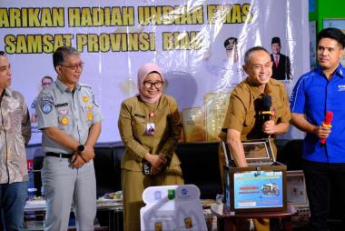 bpatuh-bayar-pajak-kendaraan-berbuah-hadiah-6-warga-riau-dapat-emas-dan-motorb