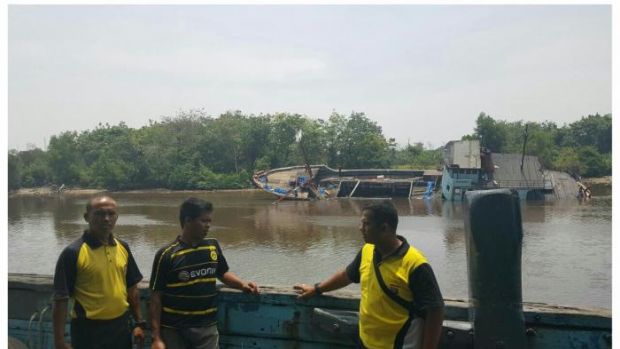 Diduga Bocor, KLM Citra Samudera Nyaris Tenggelam di Sungai Siak Pekanbaru