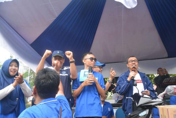 Hadiri Acara Jalan Santai HUT PAN di Pekanbaru, Massa Spontan Berteriak Hidup Syamsuar, Syamsuar Gubernur Riau!
