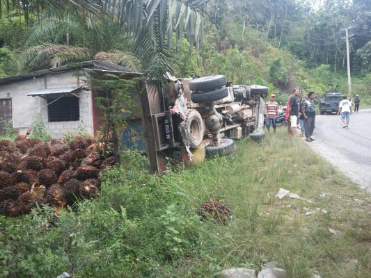 Sopir yang Truknya Timpa Suzuki Carry hingga Menewaskan Satu Keluarga di Desa Merangin Kampar Sembunyi di Warung Rantauberangin Kuok