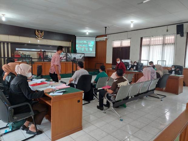 Mantan Direktur Kepatuhan Bank Riau Kepri Dihadirkan sebagai Saksi dalam Sidang Dugaan <i>Fee</i> Asuransi yang Menyeret 3 Kacab