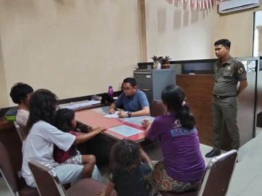 bkompak-satu-keluarga-di-pekanbaru-jadi-pengemis-padahal-punya-rumahb