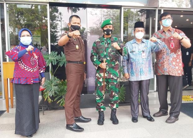 Pejabat Riau Disuntik Vaksin Covid-19 Dosis Kedua, Indra Yovi: Semuanya Baik-Baik Saja...