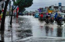 pekanbaru-diguyur-hujan-deras-jalan-kaharuddin-nasution-terendam-banjir