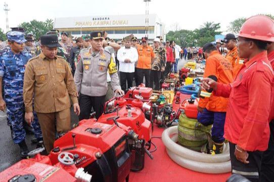 <b>Diinisiasi Kapolda, Forkopimda Riau Gelar Apel Kesiapsiagaan Bencana Karhutla</b>