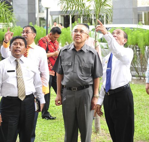 Pelantikan Gubernur Riau Definitif Diundur
