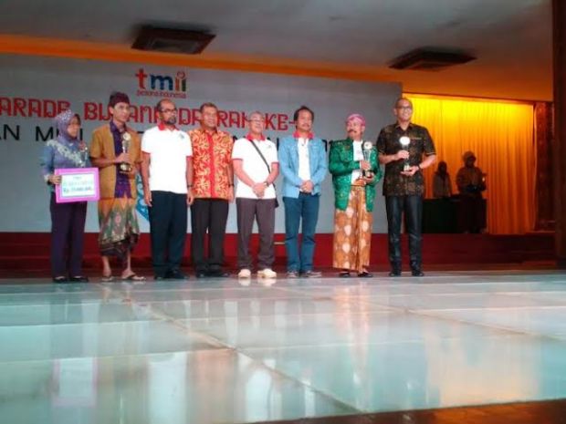 Ambil Bagian dalam Pawai Budaya HUT ke-41 TMII, Riau Raih Gelar Tim Terbaik