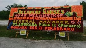 Belum Jelas Kapan Dilantik sebagai Gubernur Riau Definitif, Karangan Bunga untuk Arsyadjuliandi Rachman Sudah Terpajang di Bandara SSK II Pekanbaru