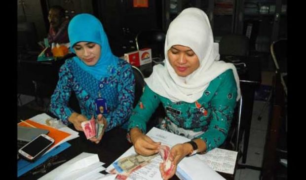 Setelah ”Puasa” 5 Bulan, Gaji Guru Bantu Provinsi Riau di Kepulauan Meranti Akhirnya Dibayarkan Sekaligus