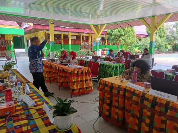 Di Depan Para Guru SMAN 7 Pekanbaru, Rektor Unilak Prof Junaidi Sebut KSE Penting bagi Warga Sekolah